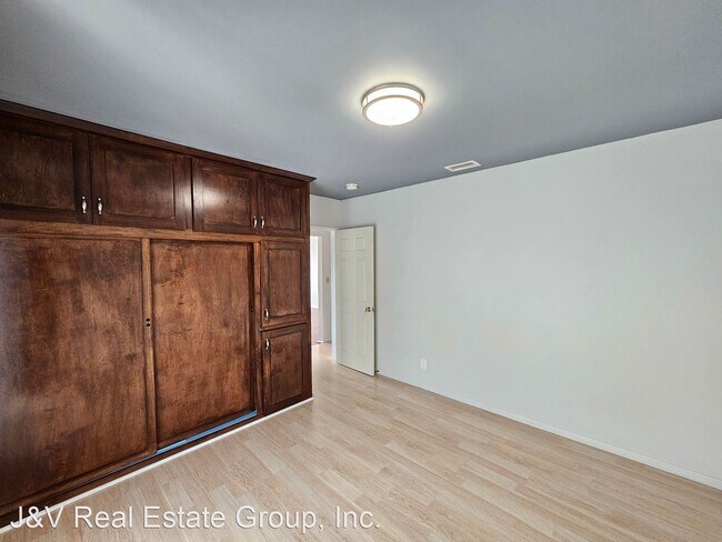 Building Photo - 2 br, 1 bath House - 4601 Leonis St