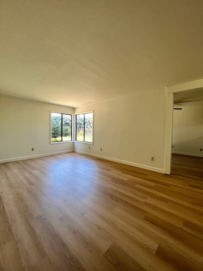 Building Photo - 133 El Olivar