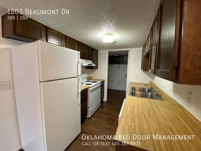 Building Photo - 1803 Beaumont Dr