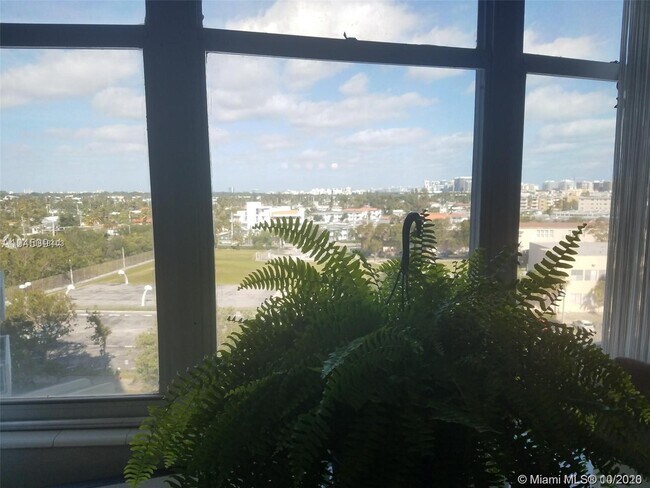 Foto del edificio - 7441 Wayne Ave
