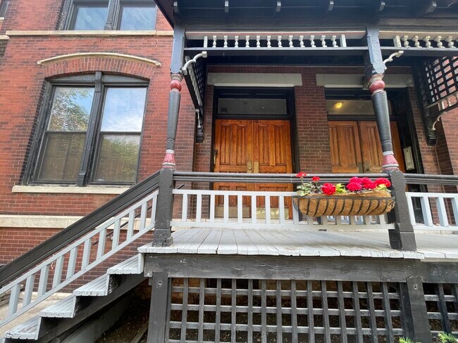 Building Photo - 1903 N Sheffield Ave