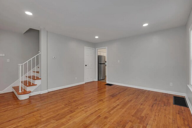 Foto del edificio - 354 N Roosevelt Ave