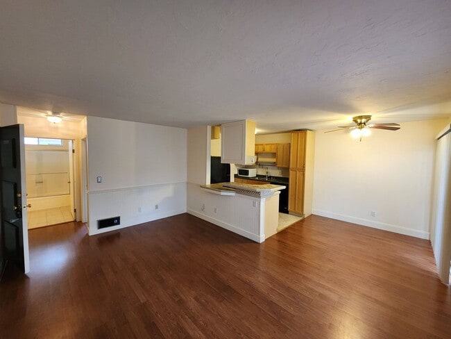 Building Photo - 9568 Carroll Canyon Rd