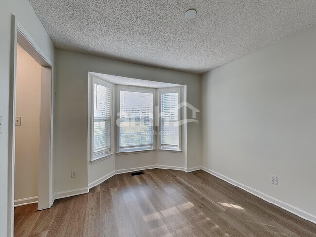Foto del edificio - 205 Wood Green Dr
