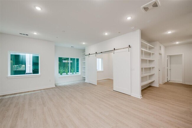 Building Photo - 4802 S Congress Ave