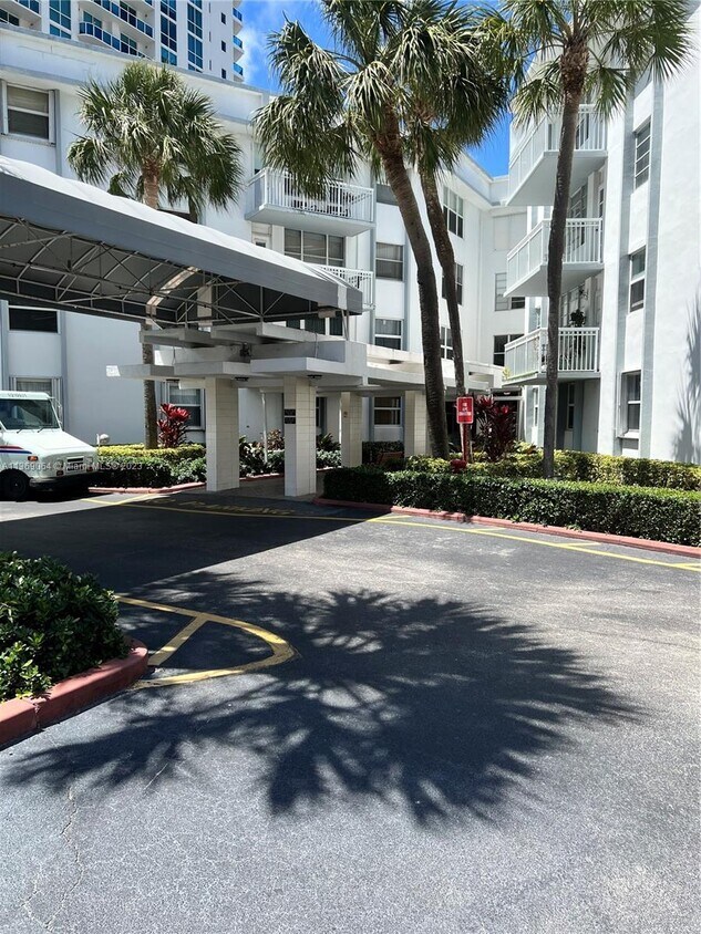 1913 S Ocean Dr Unit 115, Hallandale Beach, FL 33009 Condo for Rent