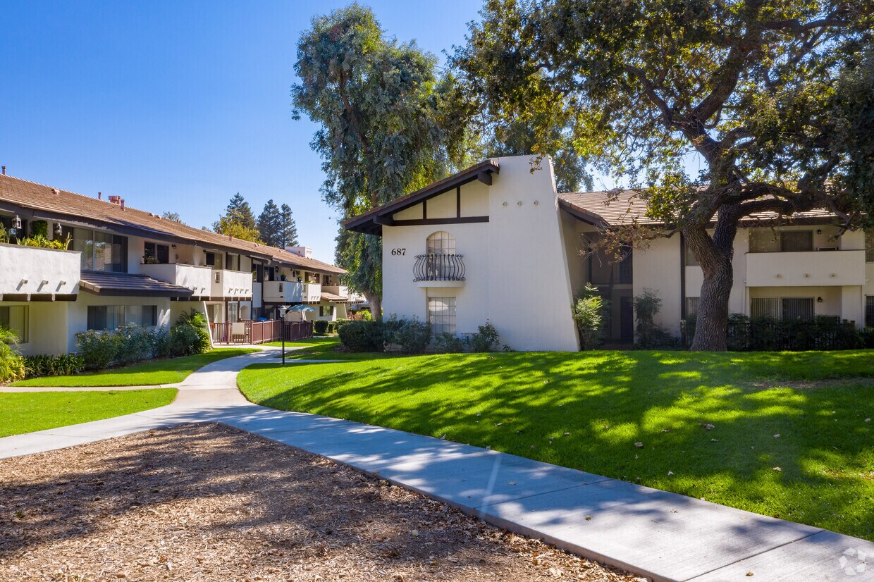 Oakview Apartment Homes Apartments In Westlake Village
