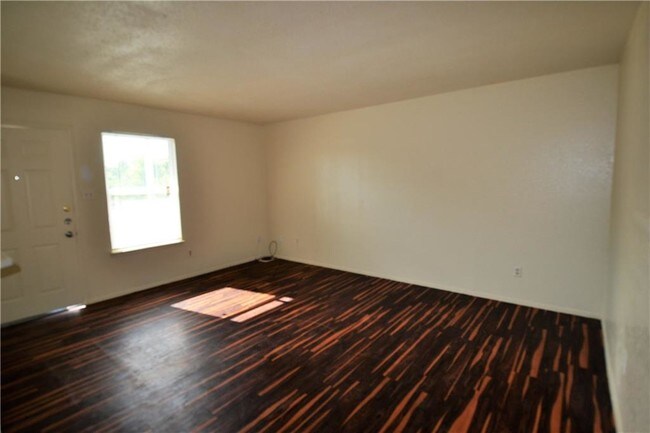 Building Photo - 4912 Pepper Ln