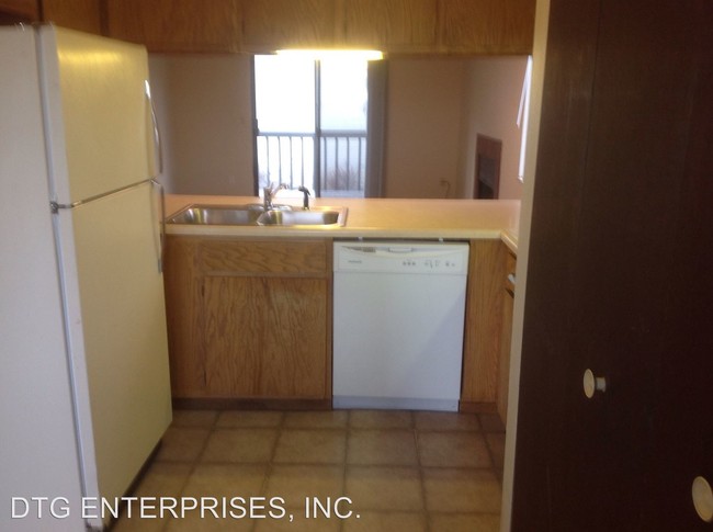 Building Photo - 2210 Split Rock Dr