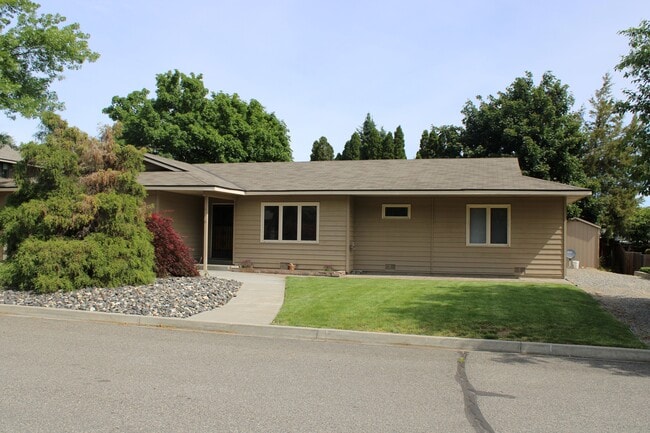 Building Photo - 1516 Woodhaven Pl