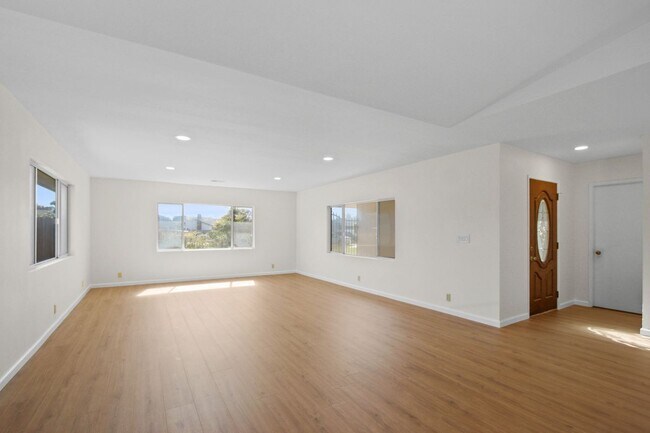 Foto del edificio - 9451 Harcourt Cir