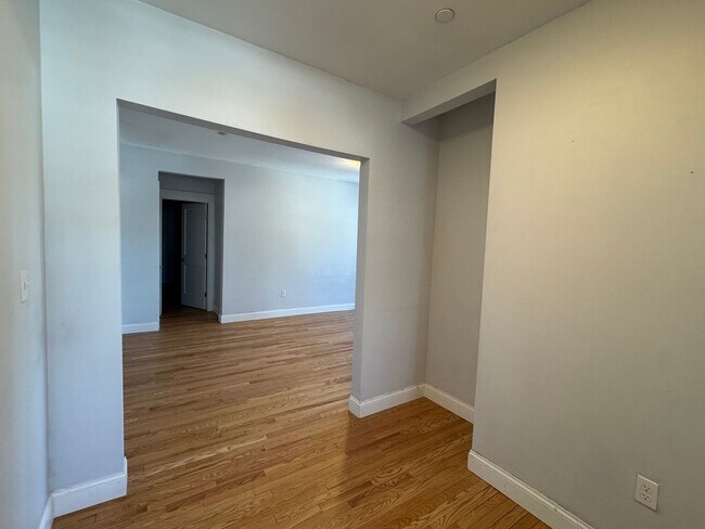 Building Photo - 8/1 - No Fee! Renovated 1BR near Salem State, beaches