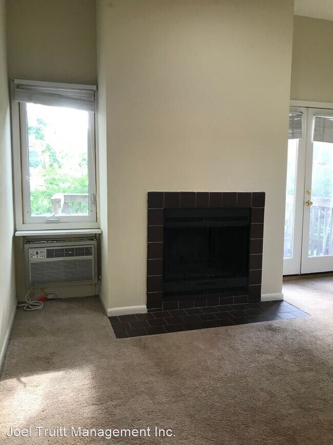 Building Photo - 1 br, 1 bath House - 614 Elliott St N.E. #2D