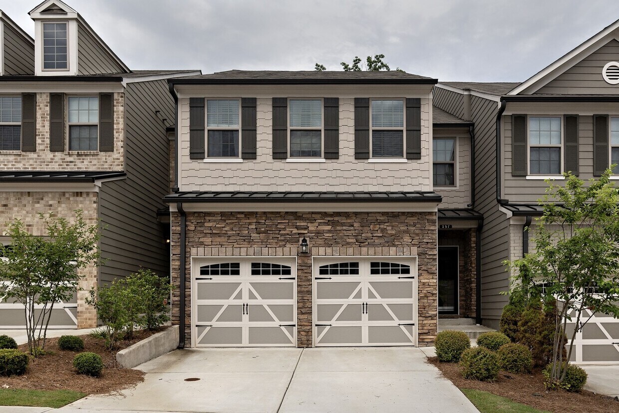 Woodstock Townhome! Townhome Rentals in Woodstock GA