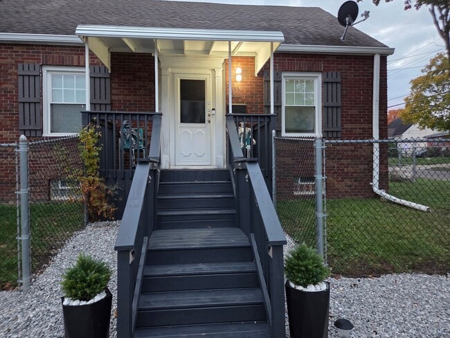 Building Photo - 911 Reed Ave