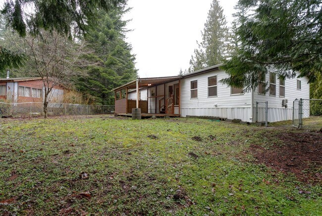Building Photo - 3 Bedroom 1.75 Bath Mobile Home with Garag...