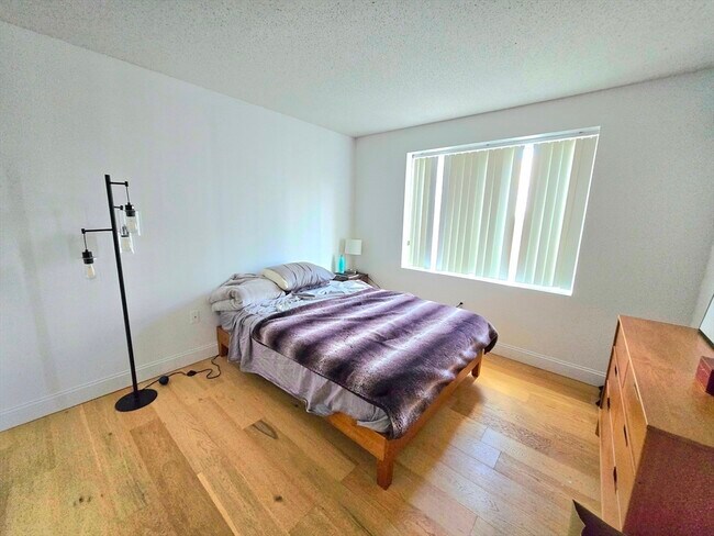 Building Photo - 8-12 Museum Way