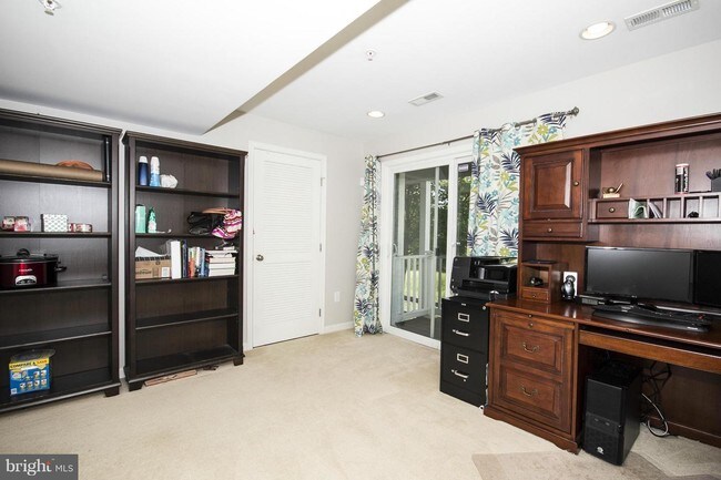 Foto del edificio - 9527 Liverpool Ln