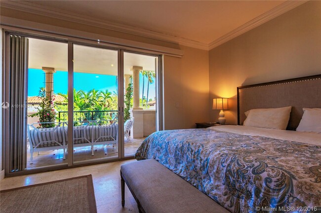 Building Photo - 19124 Fisher Island Dr