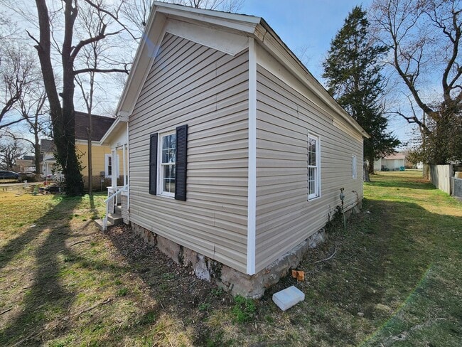Building Photo - Spacious 1-Bedroom, 1-Bathroom Home AVAILABLE NOW!!