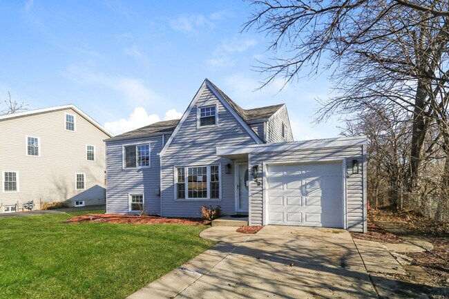 Building Photo - 4343 Linscott Avenue