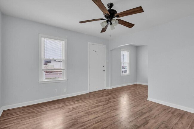 Foto del edificio - 817 M St NW