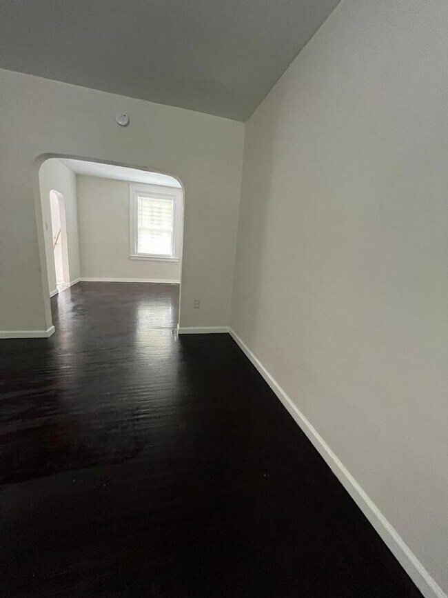 Building Photo - 1009 Darley Ave