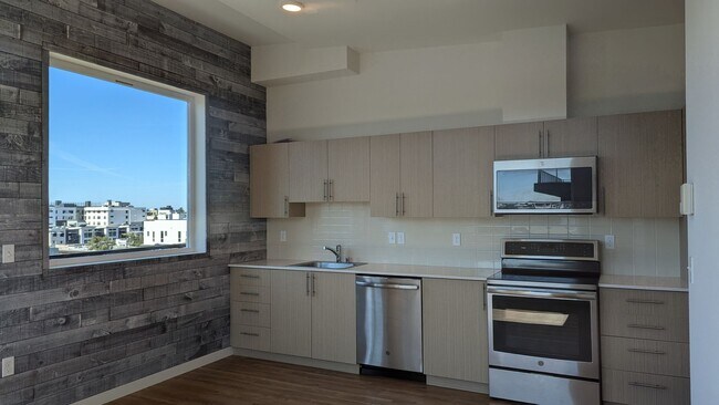Building Photo - 12th121