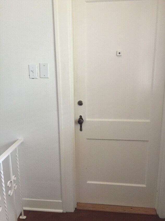 front door to upstairs apartment - 118 W Ridgewood Ct