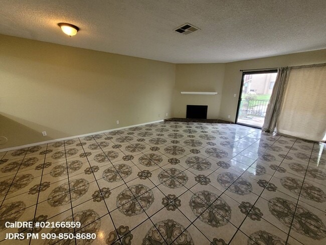 Building Photo - 959 S Mountain Ave