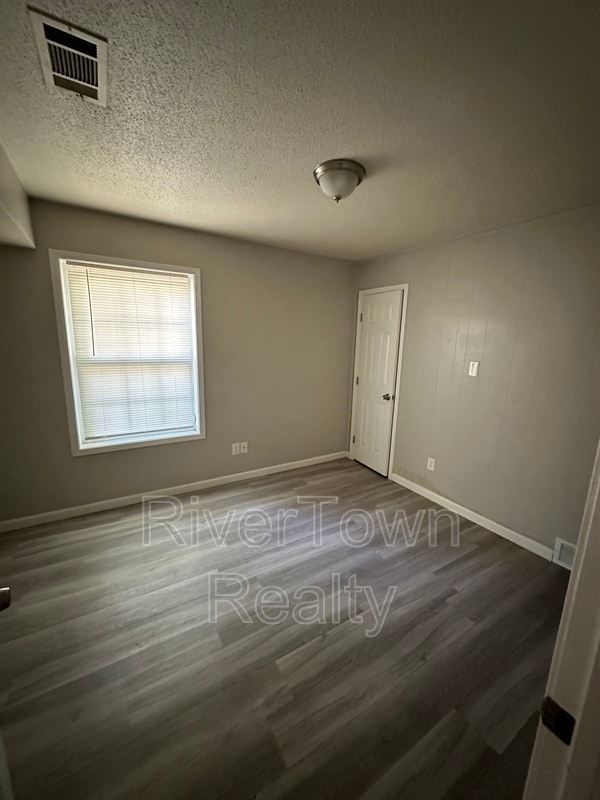 Building Photo - 2895 Briarwood Dr