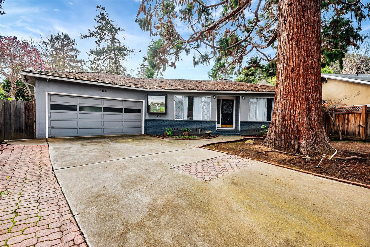 Primary Photo - Awesome Quiet Cul-de-sac in Menlo Park