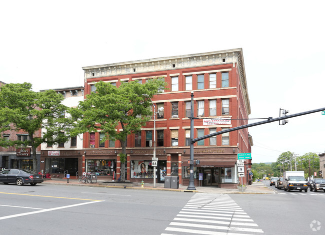 Building Photo - 460-470 Main St
