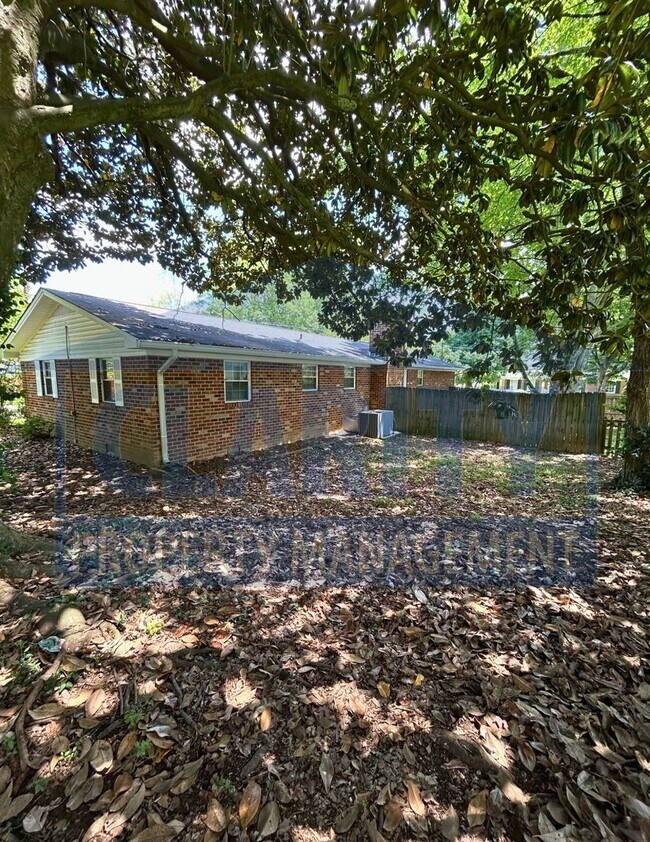 Foto del edificio - 3 bedroom ranch-style home in Downtown Cle...