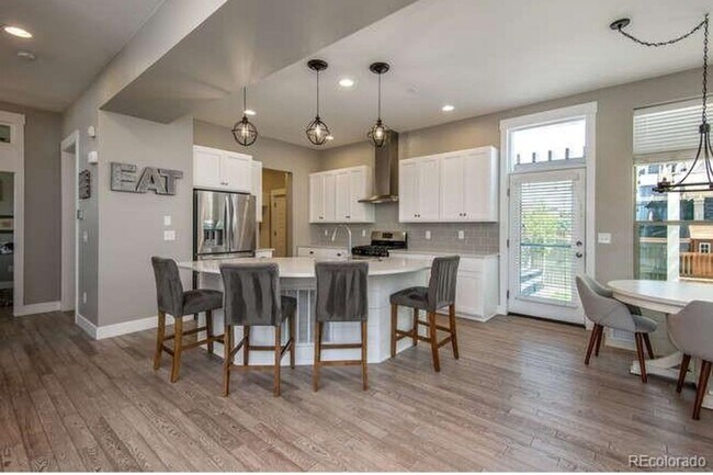 Foto del edificio - Stunning 4BR House in Denver's Northfield ...
