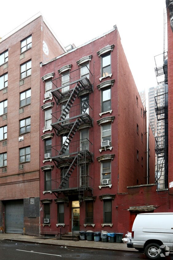 Primary Photo - 454 W 45th St