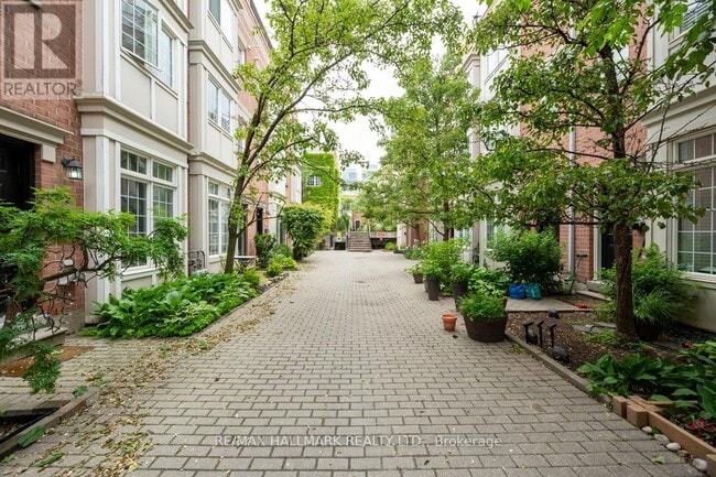 Building Photo - 6-6 Wellesley Pl