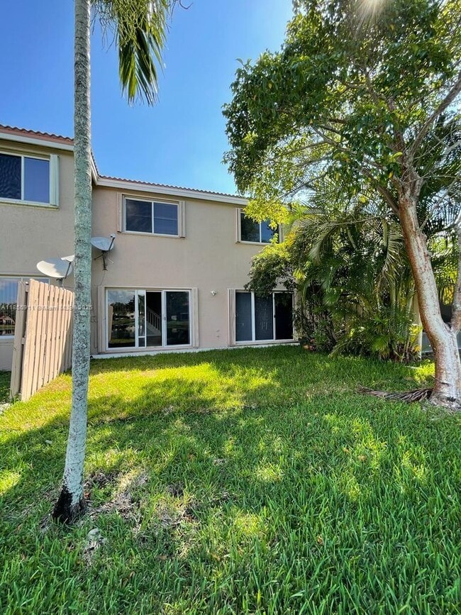 Building Photo - 1683 SW 109th Terrace