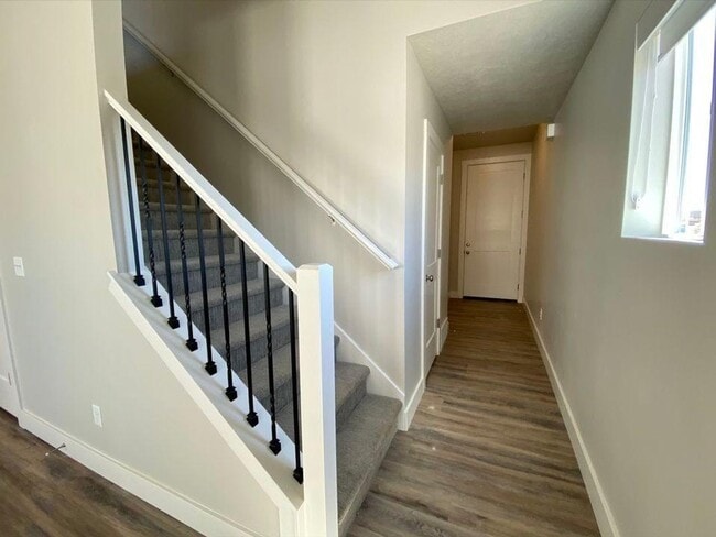 Foto del edificio - 3 bed 2.5 Bath Clean and Move-in Ready