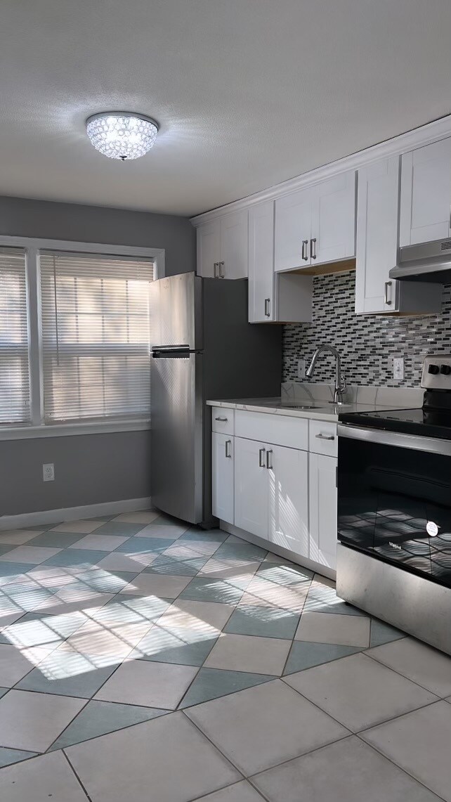 Building Photo - 40 Danbury Dr