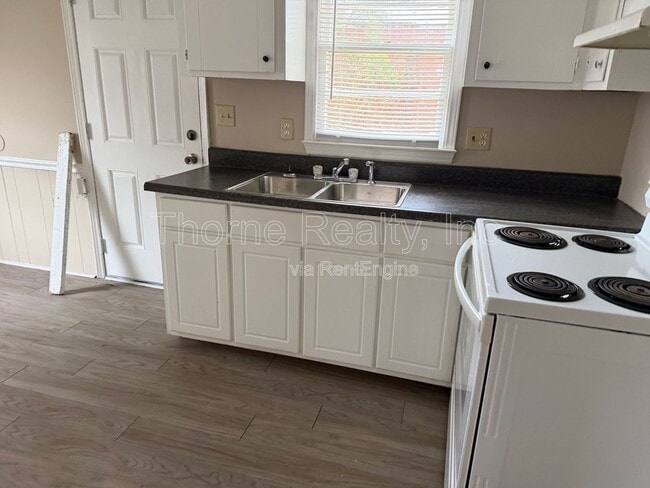 Building Photo - 1405 Cooper St