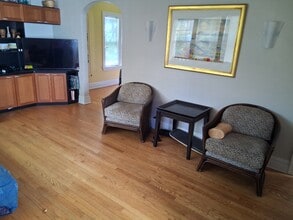 Building Photo - 620 Sheldon St