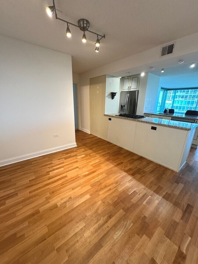 Foto del edificio - 9725 Woods Dr