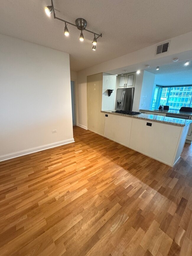 Building Photo - 9725 Woods Dr