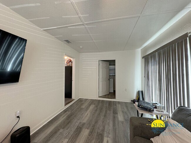 Foto del edificio - 3 Bedroom with Bonus living room!