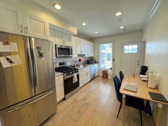 Primary Photo - 276 Paris St
