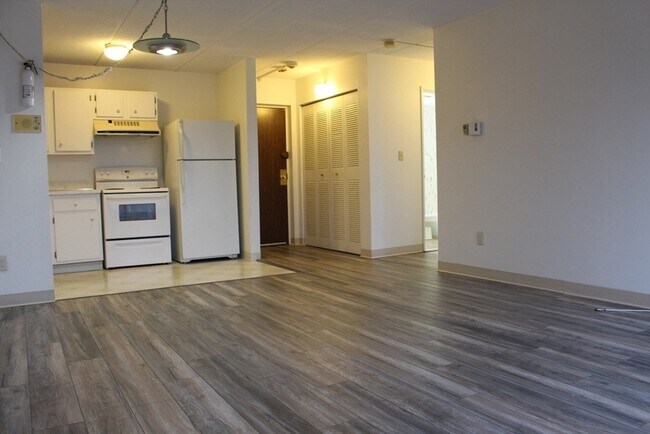 Building Photo - 46 Cochituate Rd