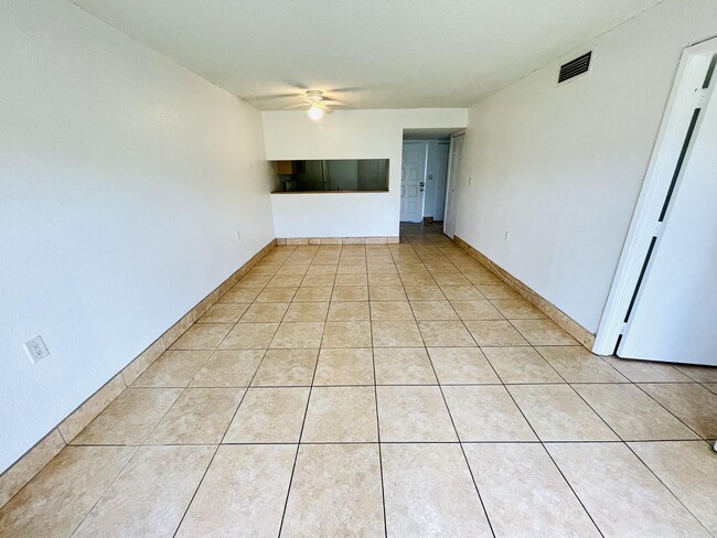 Building Photo - 959 Lake Terry Dr