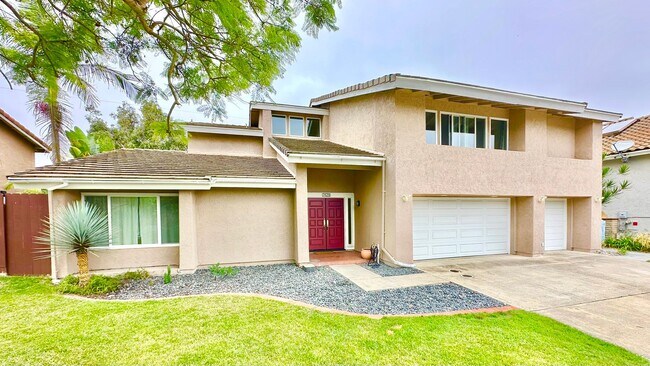 Building Photo - Spacious Two-Story Home with Three-Car Att...