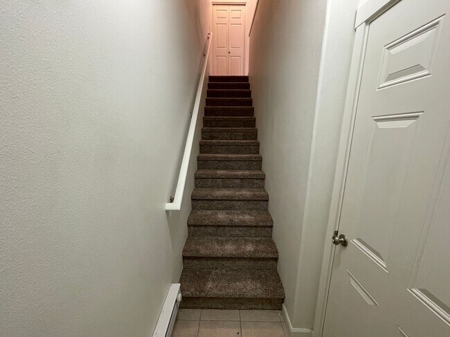 Building Photo - *$500 OFF First Month's Rent* *New Carpet ...